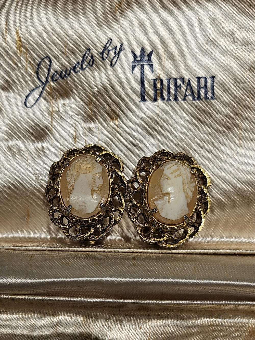 Vintage Cameo Clip Earrings Florenza
